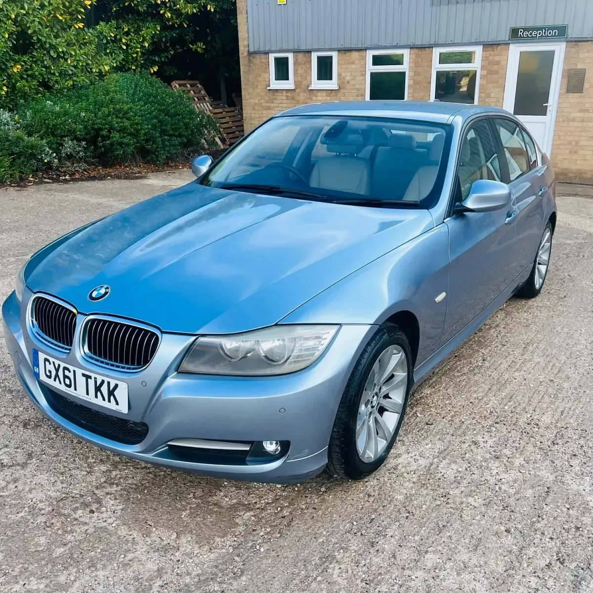 Used BMW 318 Exclusive 140 HP (102 kW) 2011 Blue Sedan