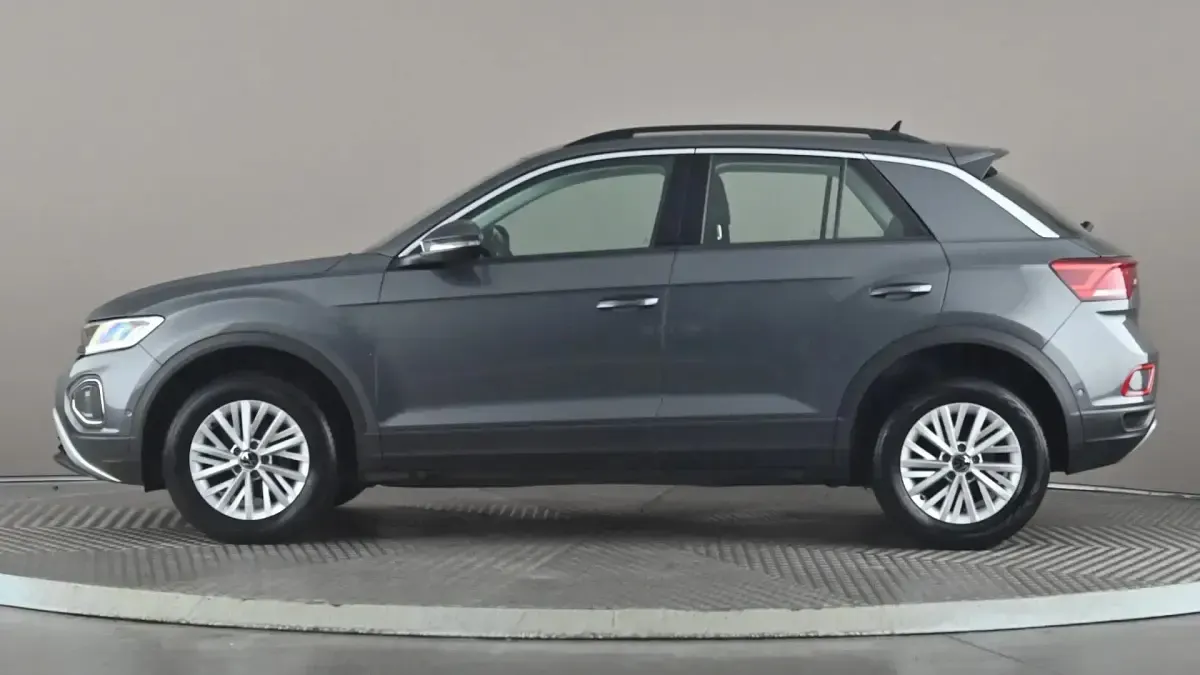 Usado VW T-Roc Life 150 HP (110 kW) 2023 Cinzento SUV