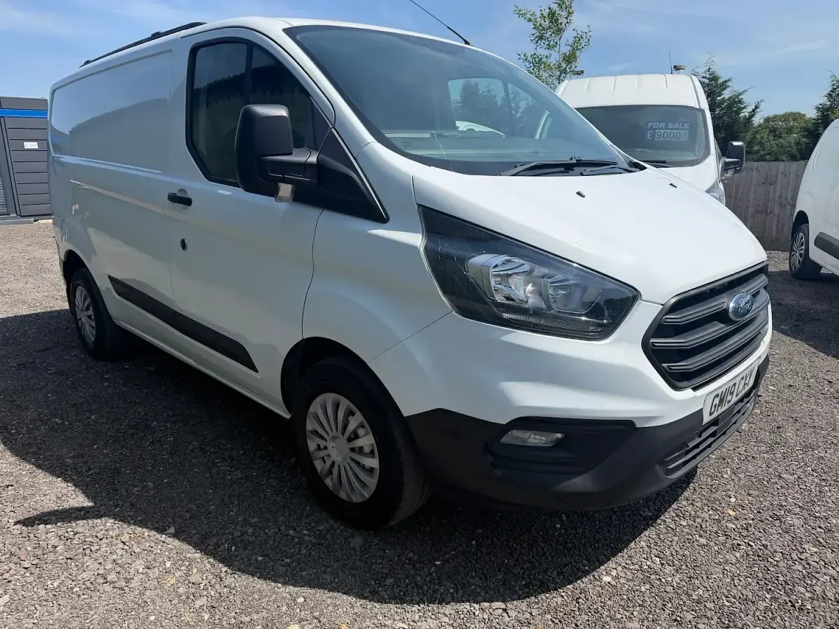 Used Ford Transit Custom 105 HP (77 kW) 2019 White Van