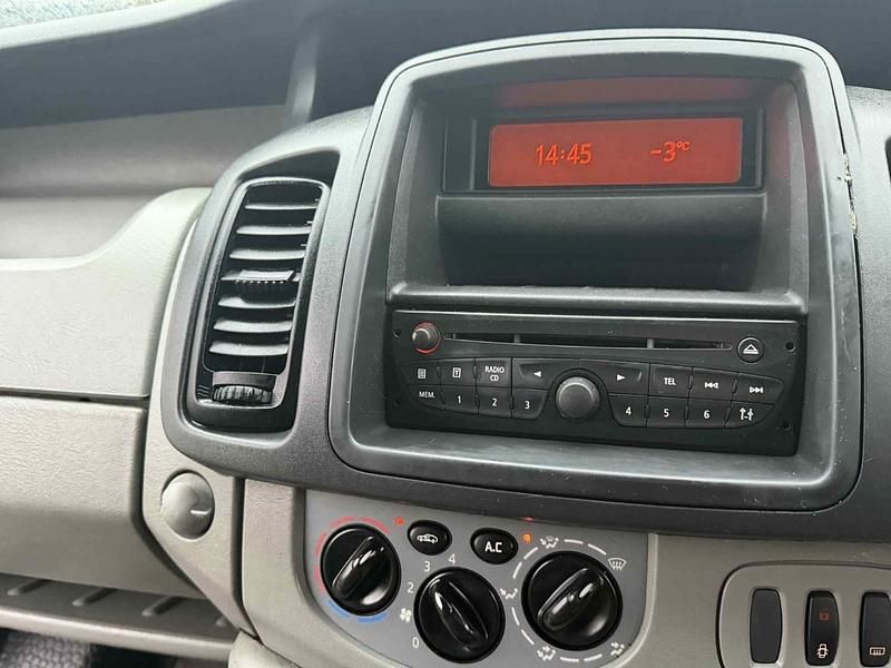 Used Vauxhall Vivaro 115 HP (84 kW) 2011 Grey MPV