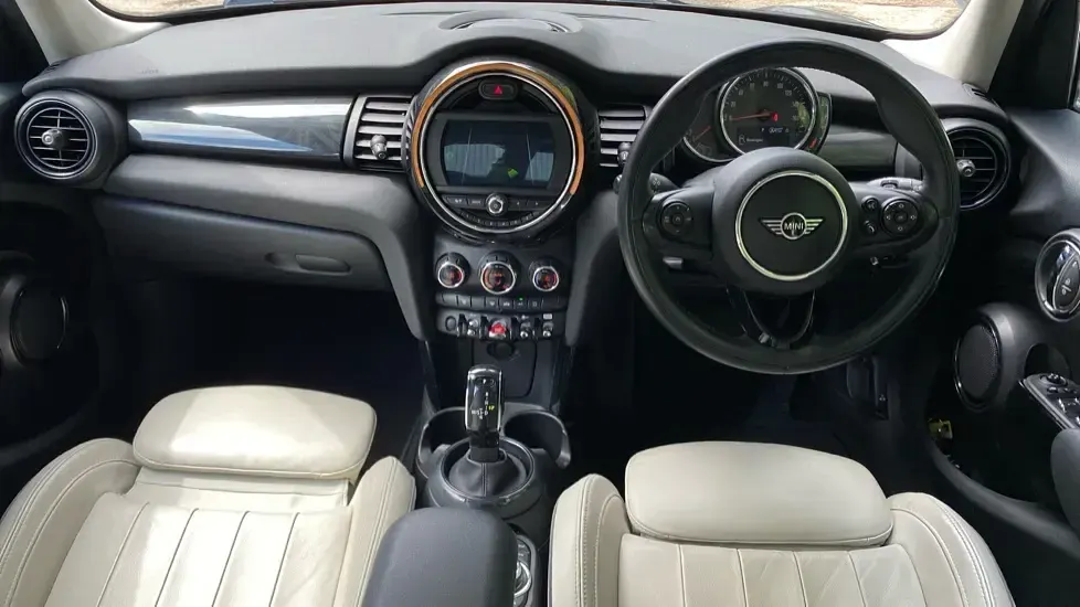 Used Mini Cooper Hatch 134 HP (98 kW) 2018 Silver Hatchback