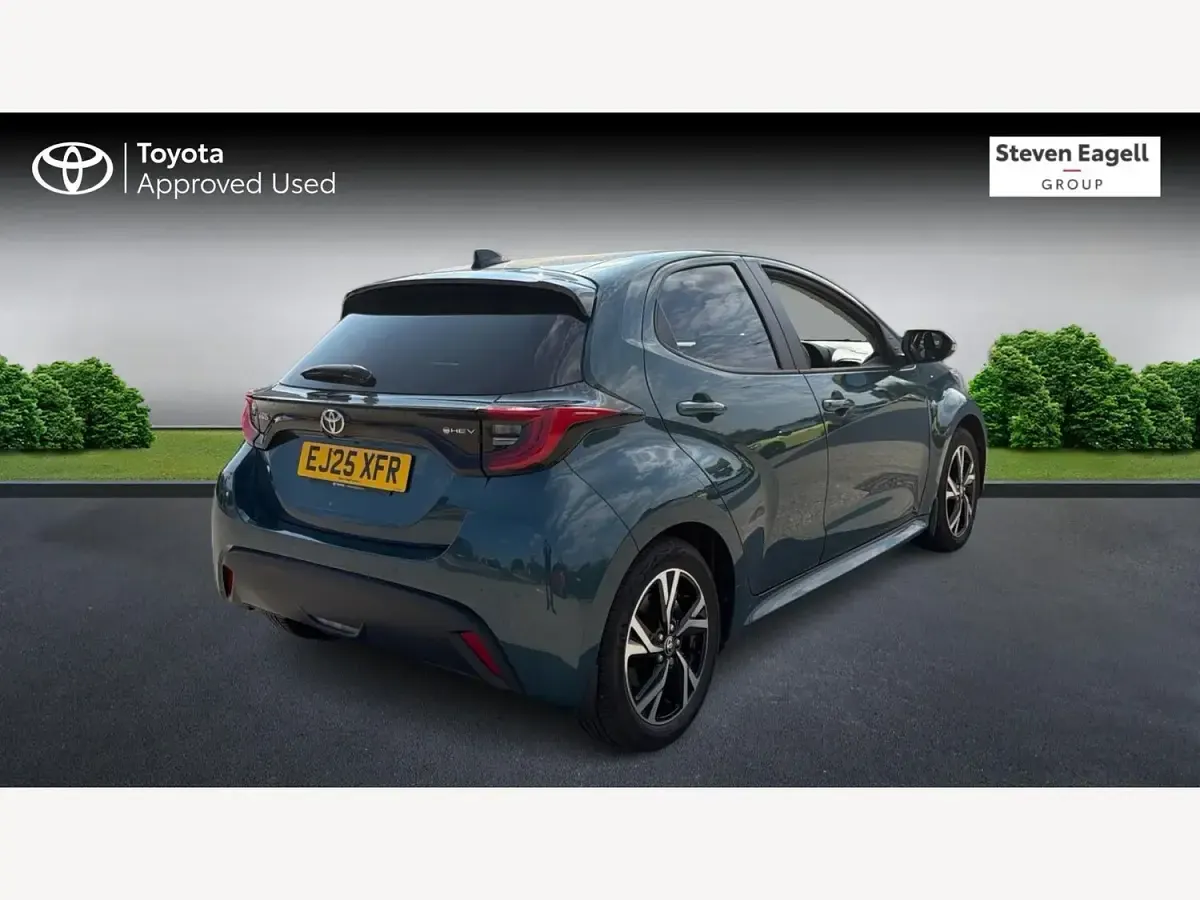 Used Toyota Yaris Design 114 HP (83 kW) 2025 Green Hatchback