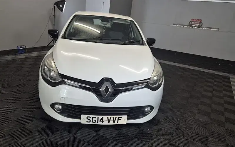 Used Renault Clio IV Dynamique 73 HP (53 kW) 2014 White Hatchback
