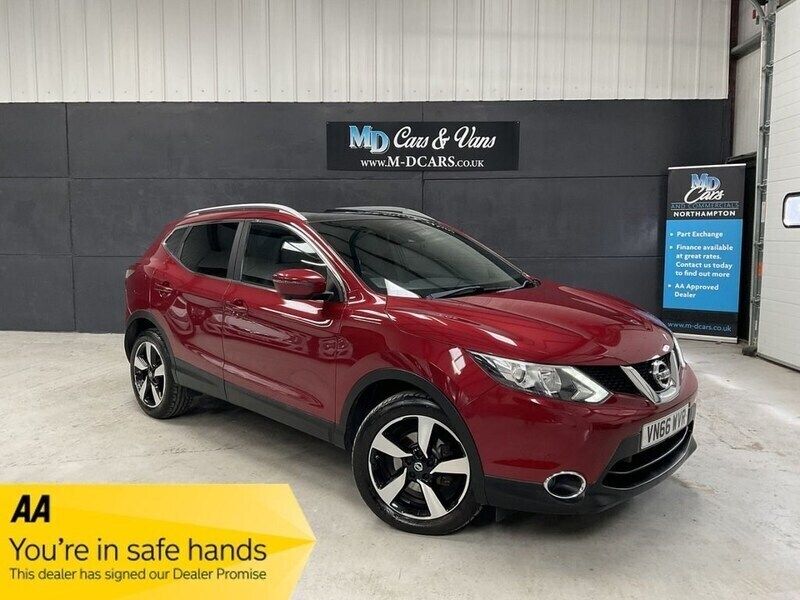 Red Used 2016 Nissan Qashqai N-Vision SUV | £9,490 (Fair price) - Image 1/4