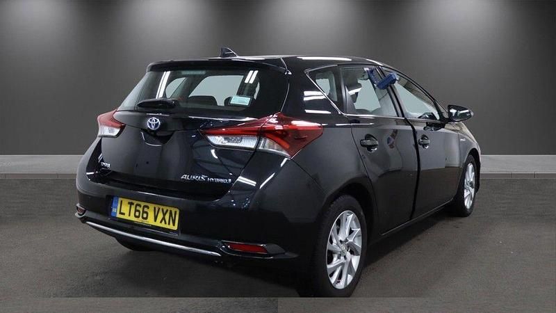 Used Toyota Auris Hybrid Business Edition 136 HP (100 kW) 2016 Black Hatchback