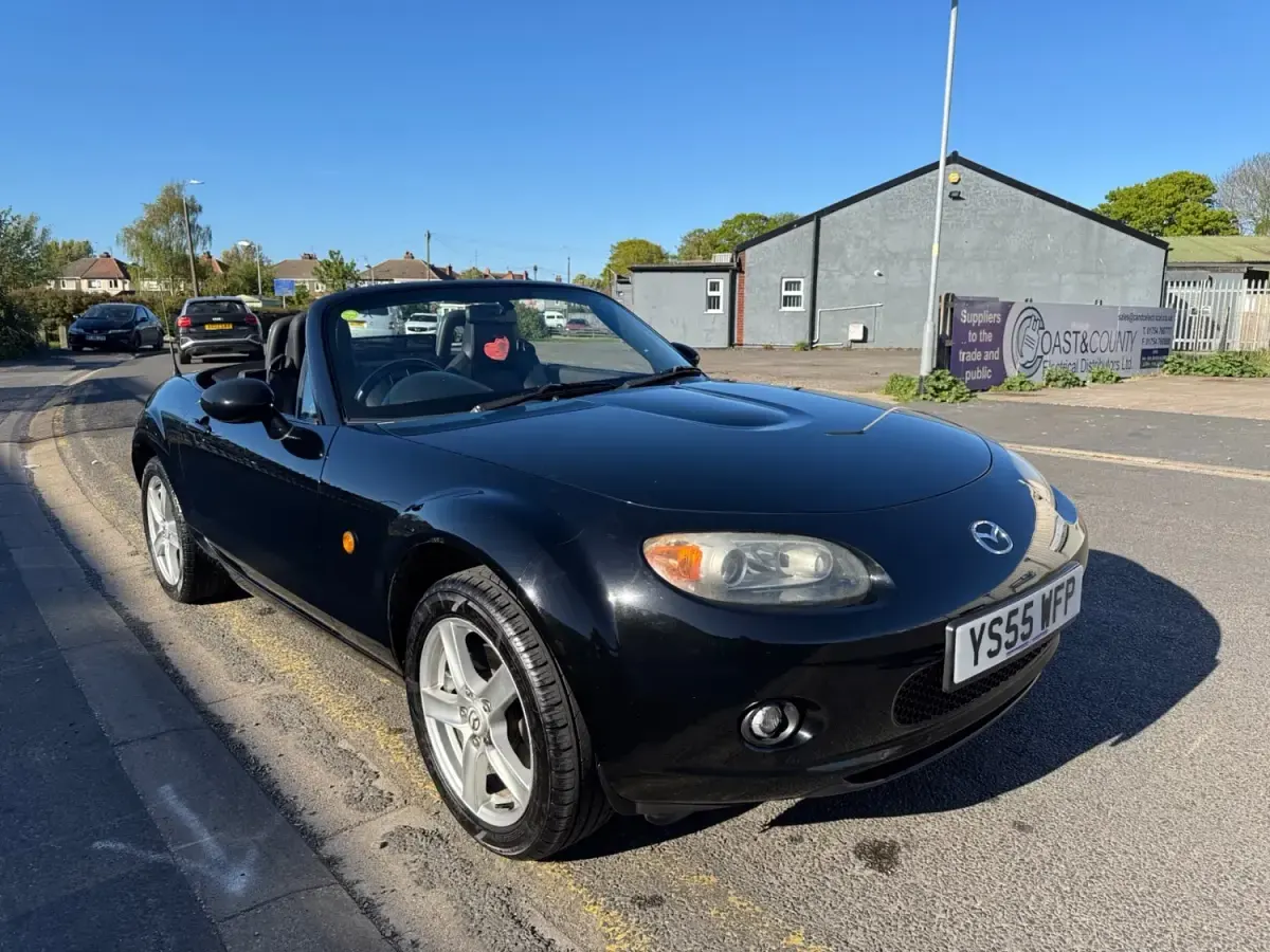 Usado Mazda MX5 126 HP (92 kW) 2006 Preto Cabrios