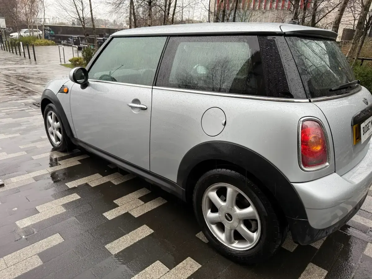 Usado Mini ONE Hatch 2009 Plateado Utilitario