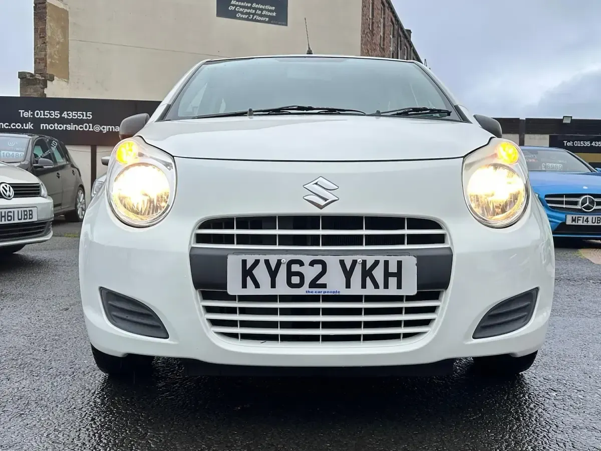 Used Suzuki Alto 68 HP (50 kW) 2012 White Hatchback