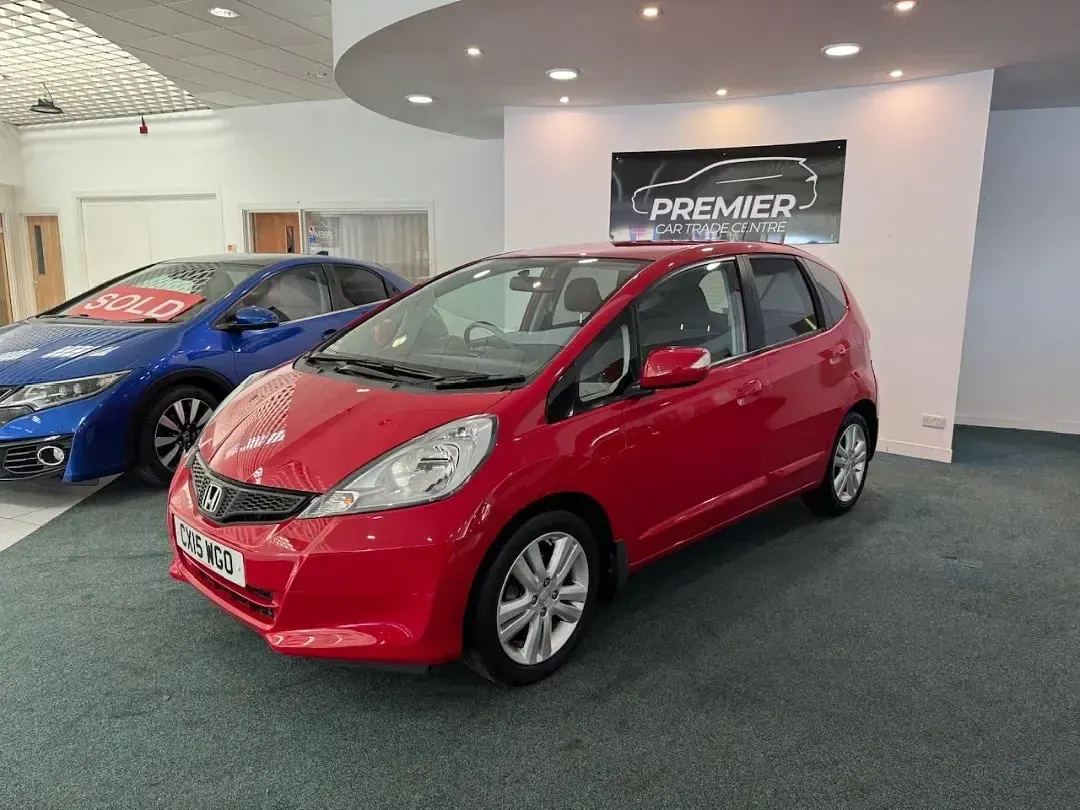 Używany Honda Jazz ES 2015 Czerwony Hatchback