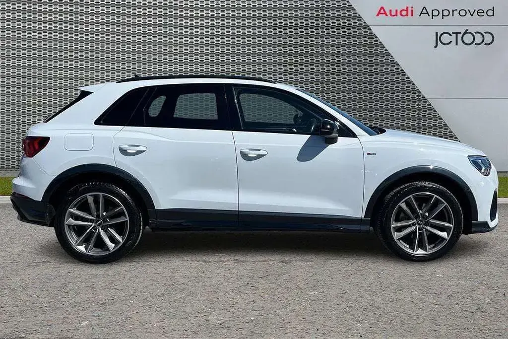 Used Audi Q3 Black Edition 150 HP (110 kW) 2021 White SUV