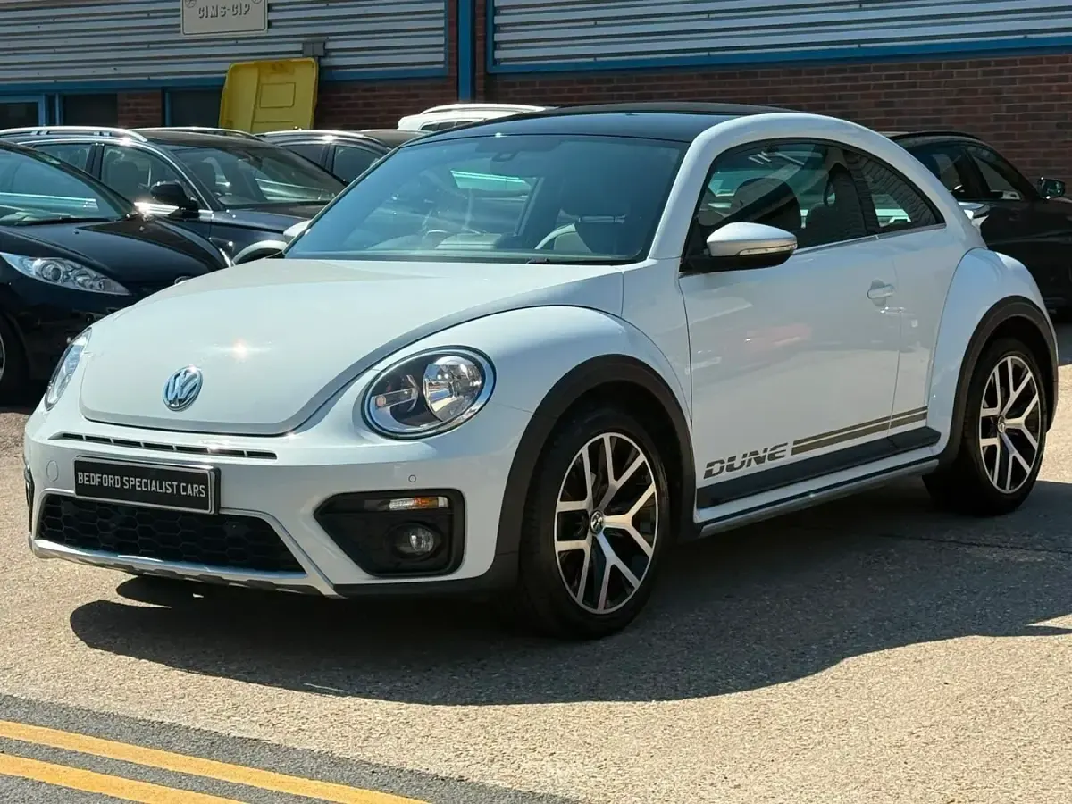 Used VW Beetle Dune 105 HP (77 kW) 2018 White Hatchback