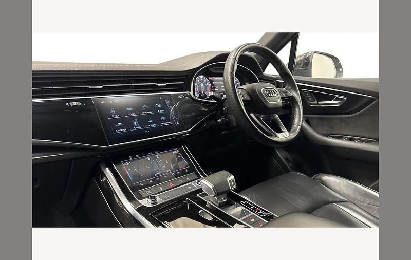 Used Audi Q7 Black Edition 334 HP (245 kW) 2023 Silver SUV