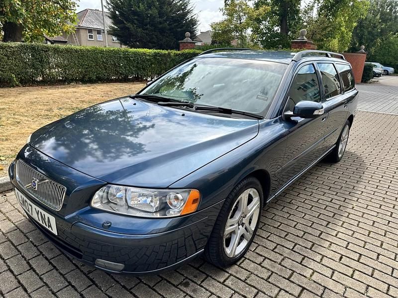 Blue Used 2007 Volvo V70 Estate | £2,999 (Fair price) - Image 1/4