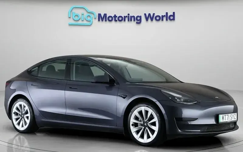 Used Tesla Model 3 Standard Range Plus 222 kW (302 HP) 2021 Sedan
