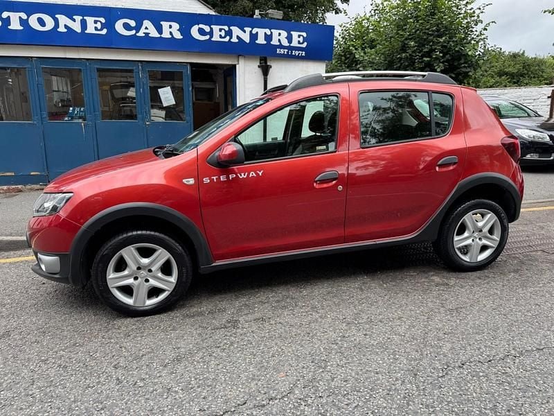 Red Used 2016 Dacia Sandero Lauréate Hatchback | £4,450 (Fair price) - Image 1/4