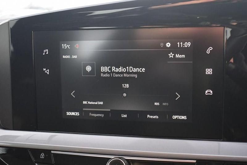 Used Vauxhall Mokka Design Edition 100 HP (73 kW) 2023 White SUV