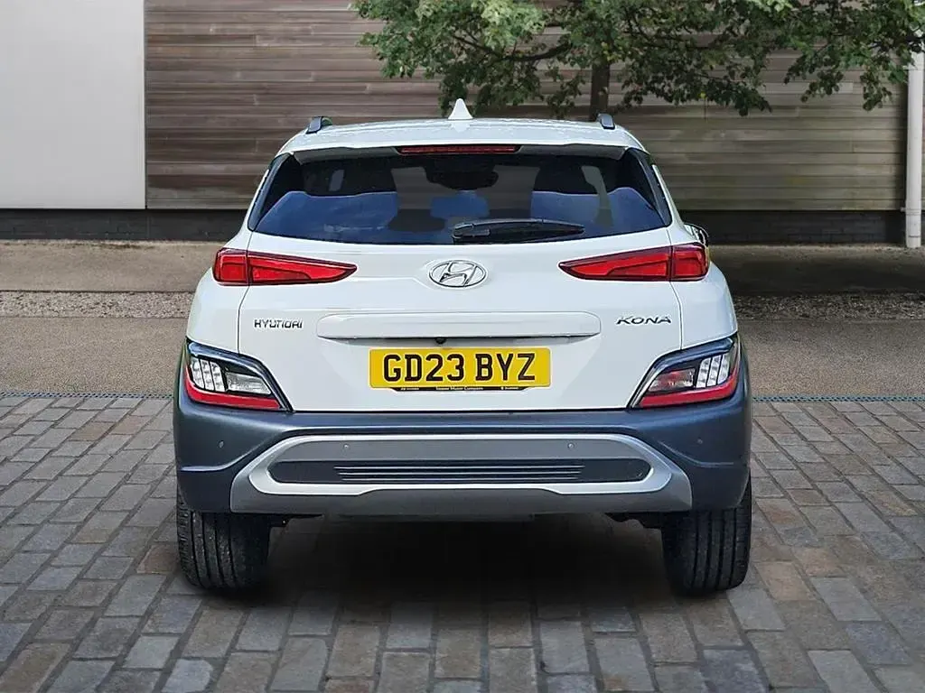 Used Hyundai Kona Premium 120 HP (88 kW) 2023 White SUV