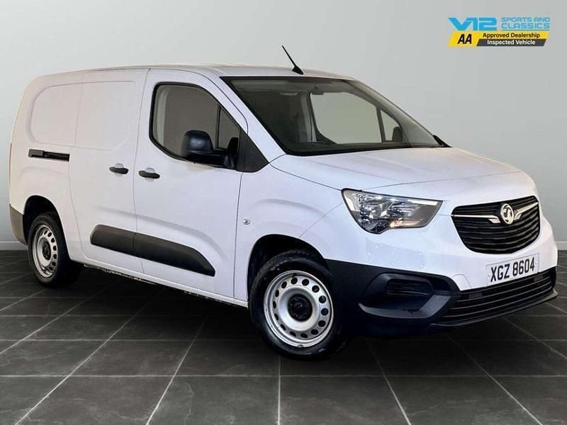 White Used 2022 Vauxhall Combo MPV | £8,495 (Good price) - Image 1/2