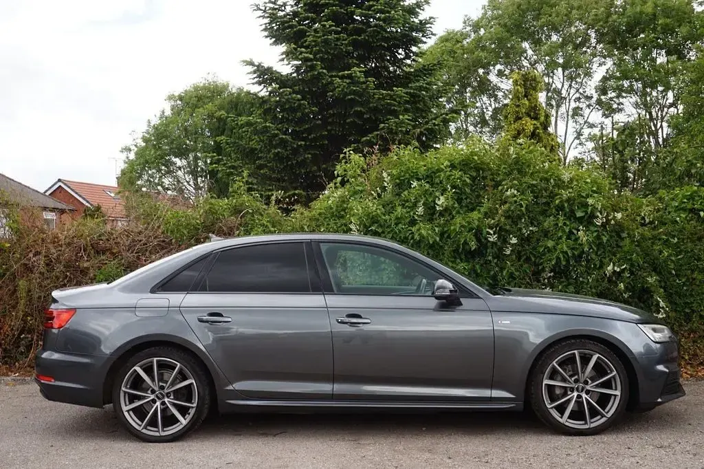 Used Audi A4 S-Line 190 HP (139 kW) 2017 Grey Sedan
