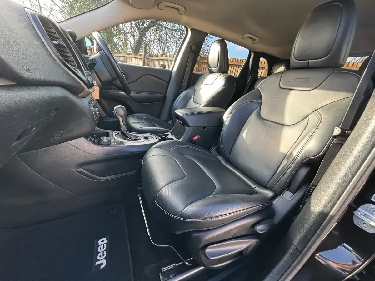 Used Jeep Cherokee Night Eagle 200 HP (147 kW) 2017 Black SUV