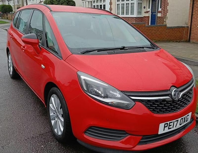 Used Vauxhall Zafira Design Edition 140 HP (102 kW) 2017 Red MPV