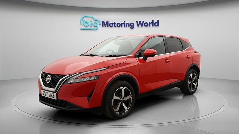 Used Nissan Qashqai N-Connecta 140 HP (102 kW) 2022 Red SUV