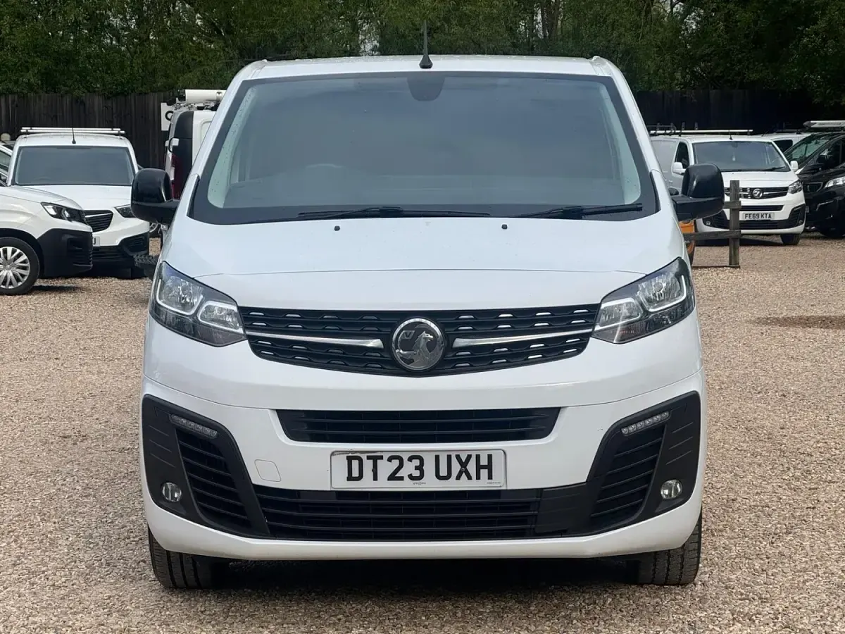 Used Vauxhall Vivaro S 100 HP (73 kW) 2023 White MPV