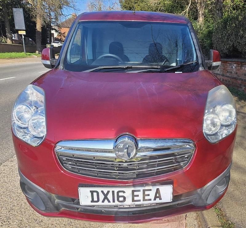 Used Vauxhall Combo Sportive 105 HP (77 kW) 2016 Red MPV
