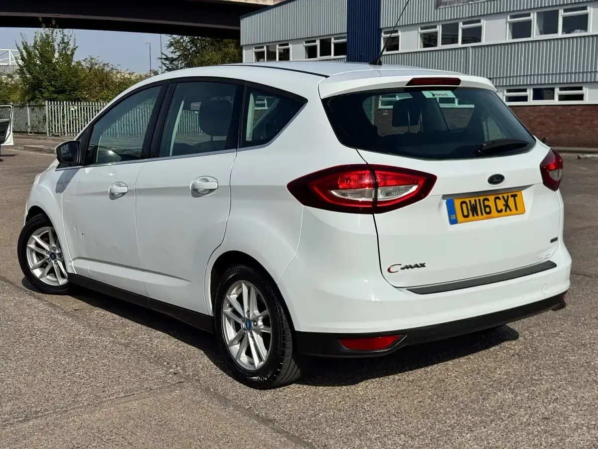 Used Ford C-MAX Zetec 125 HP (91 kW) 2016 White MPV