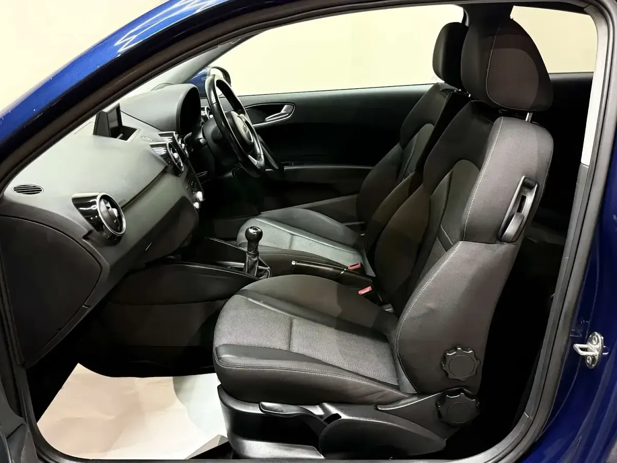Used Audi A1 Sport 122 HP (89 kW) 2014 Blue Hatchback
