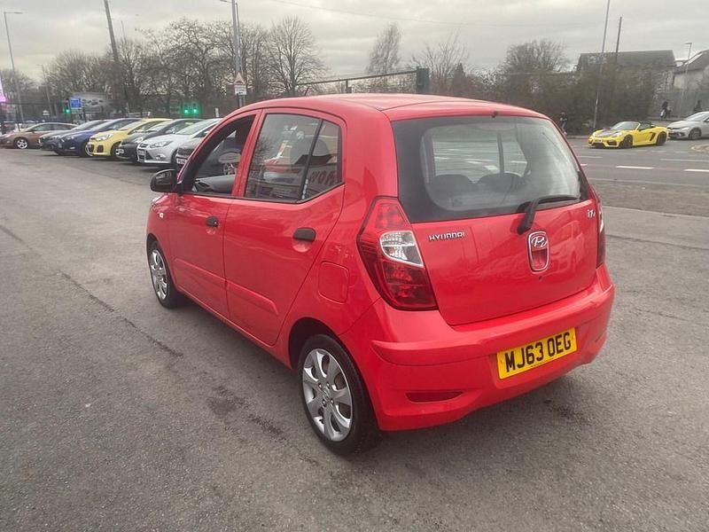 Used Hyundai i10 Classic 85 HP (62 kW) 2013 Red Hatchback