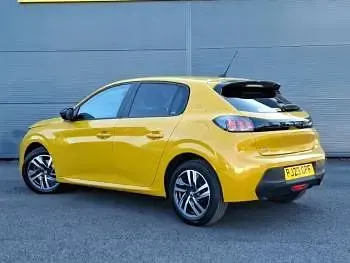 Used Peugeot 208 Active+ 100 HP (73 kW) 2023 Yellow Hatchback