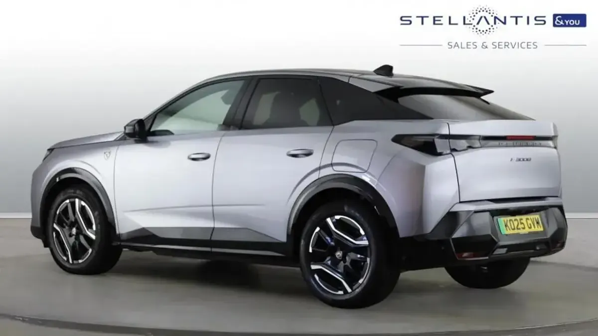 Second-hand Peugeot e-3008 GT 152 kW (207 CP) 2025 Gri SUV