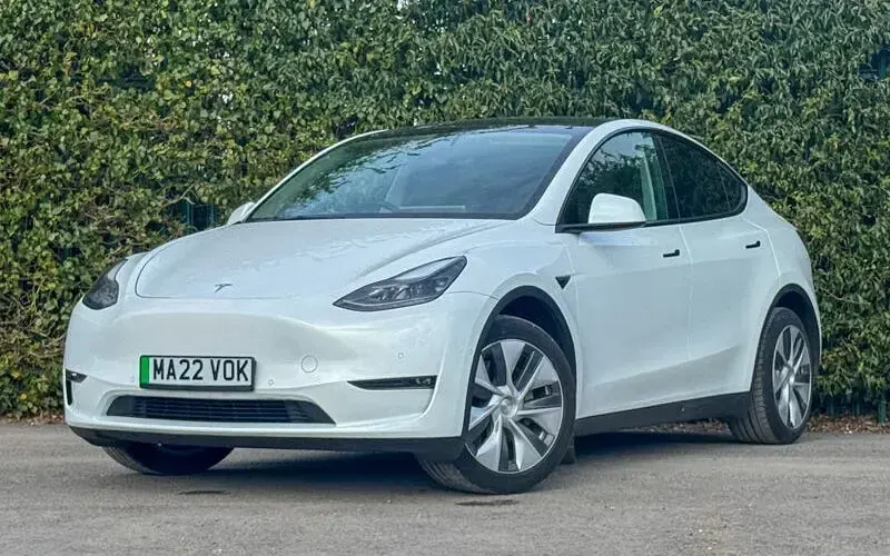 Używany Tesla Model Y Long Range AWD 286 kW (389 KM) 2025 SUV