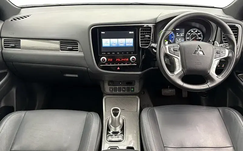 Used Mitsubishi Outlander P-HEV 224 HP (164 kW) 2021 White SUV