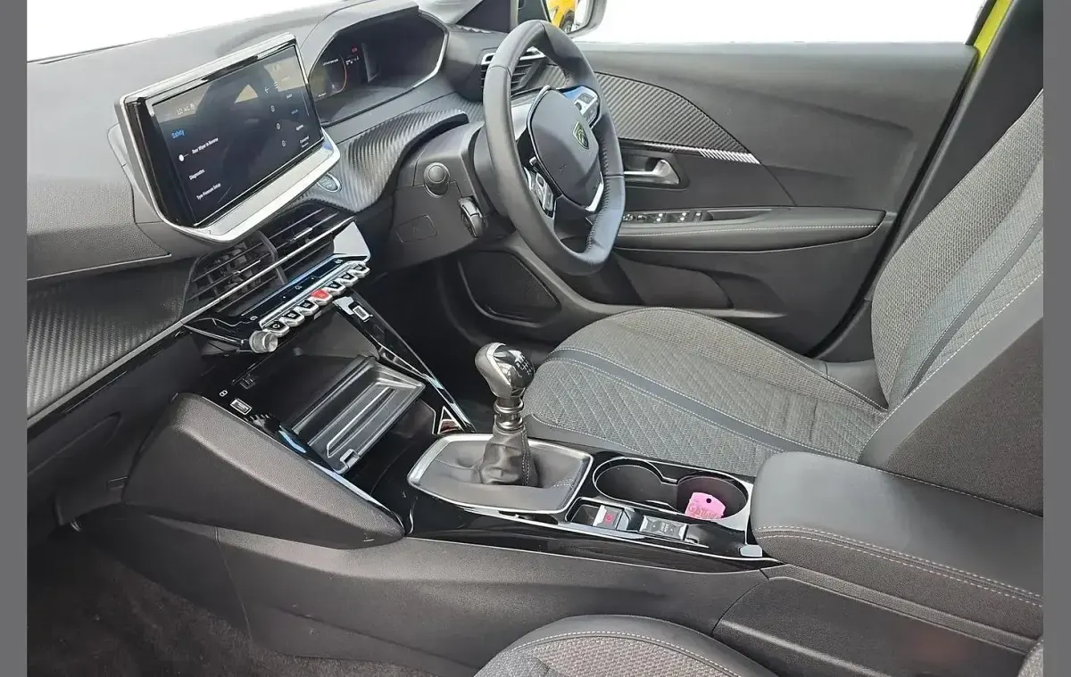 Used Peugeot 208 Allure 101 HP (74 kW) 2025 Agueda yellow Hatchback