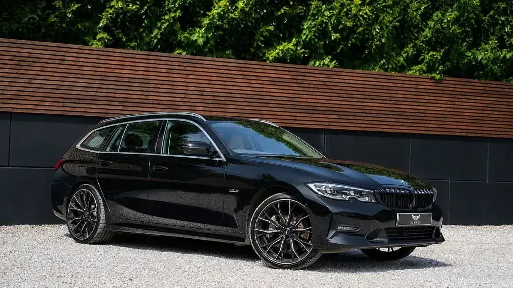 Used BMW 330e Sport Line 292 HP (214 kW) 2022 Black Estate