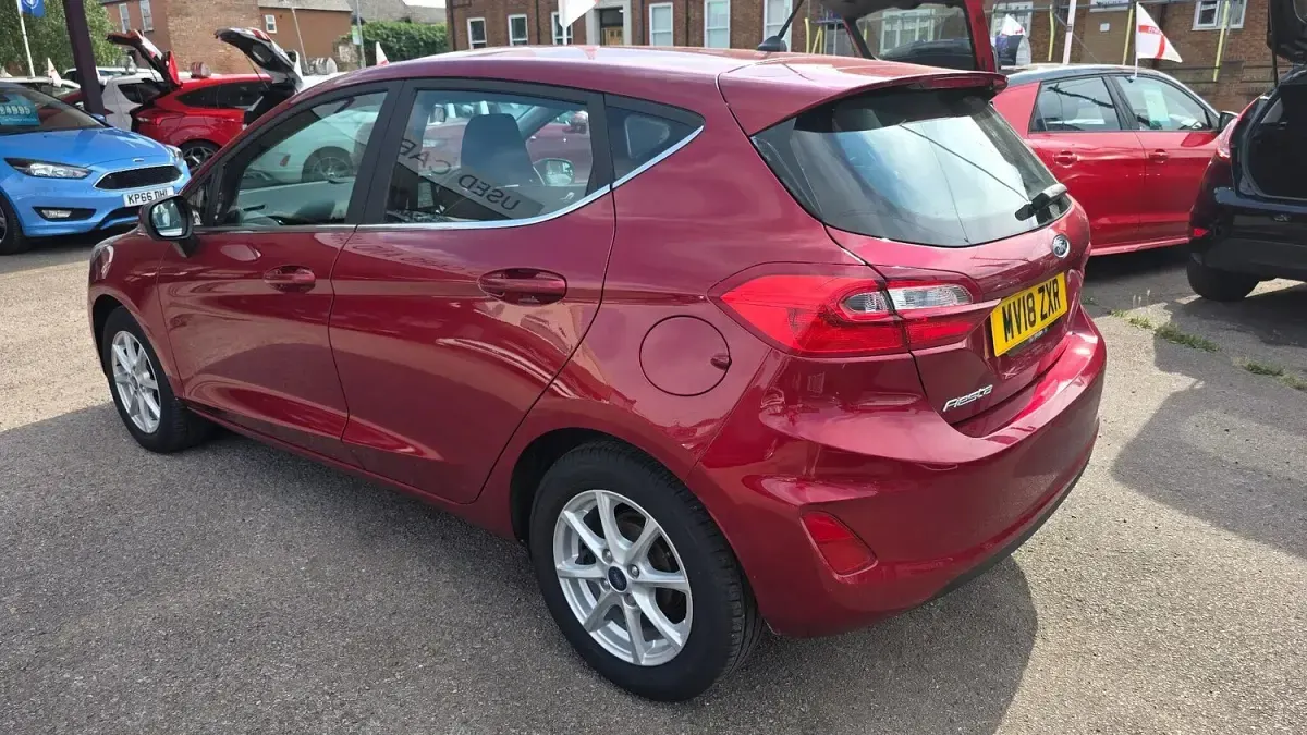 Used Ford Fiesta Zetec 83 HP (61 kW) 2018 Red Hatchback