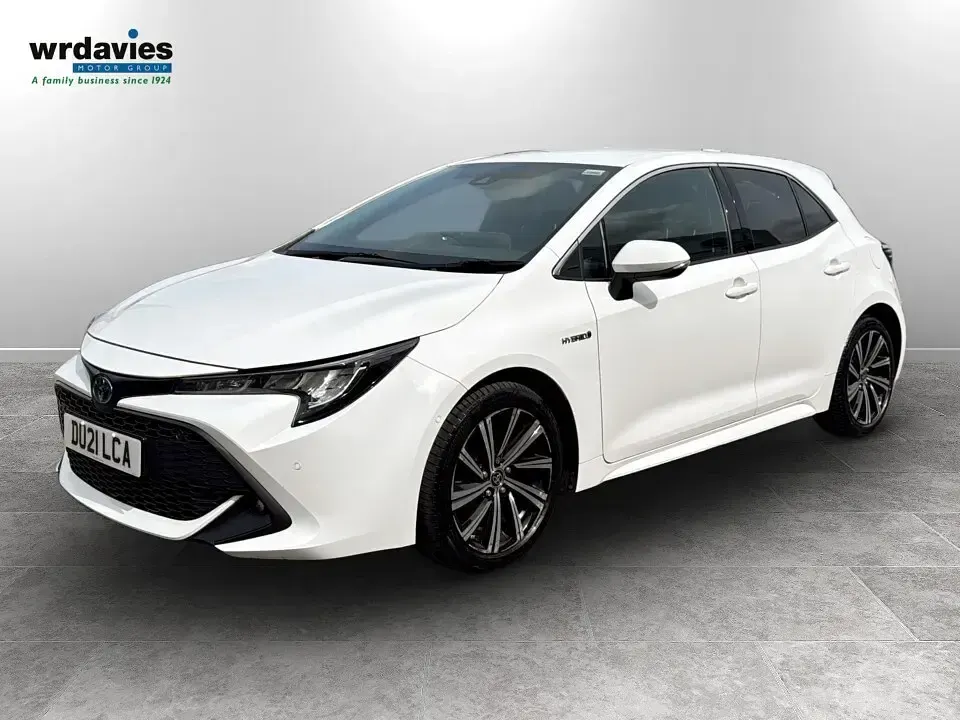 Begagnad Toyota Corolla Design 122 HK (89 kW) 2021 Vit Halvkombi