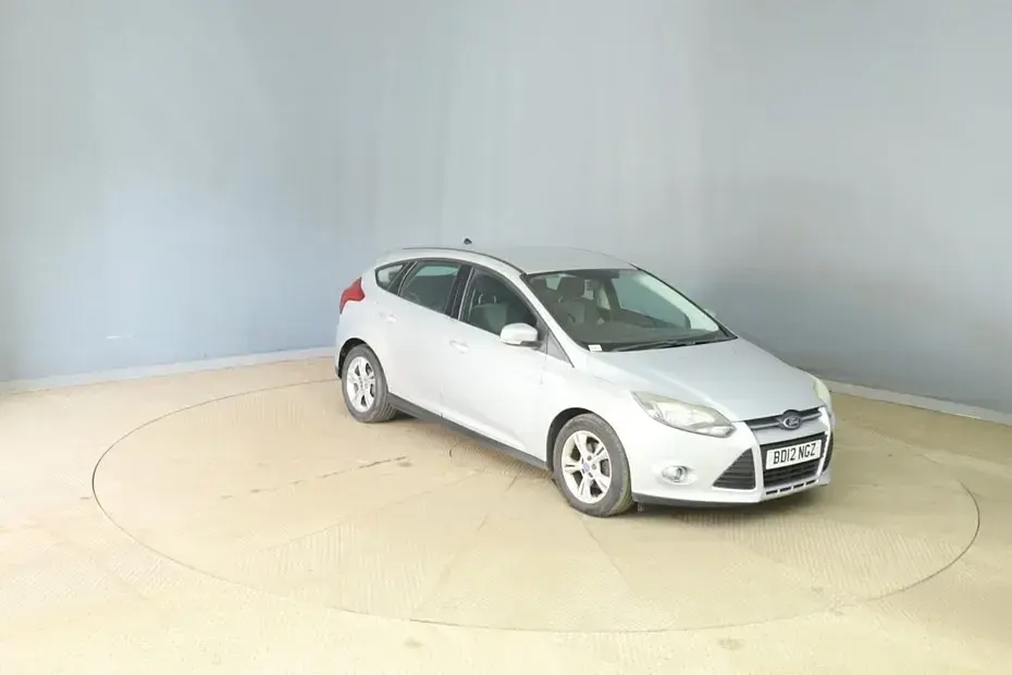 Begagnad Ford Focus Zetec 2012 Silver Halvkombi