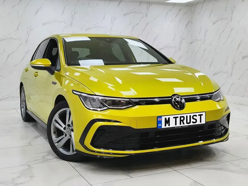 Used VW Golf VIII R-line 130 HP (95 kW) 2022 Yellow Hatchback