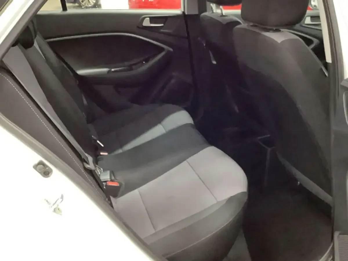 Used Hyundai Tucson SE 177 HP (130 kW) 2017 White SUV