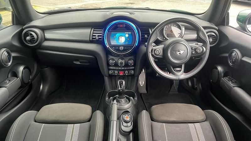 Usado Mini Cooper Hatch 134 HP (98 kW) 2019 Verde Citadino