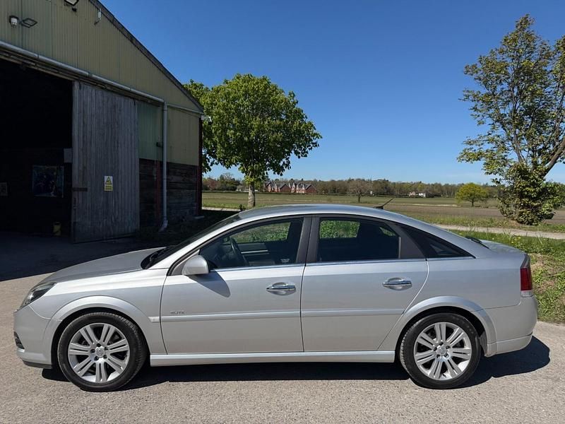 Used Vauxhall Vectra Elite 184 HP (135 kW) 2007 Silver Hatchback