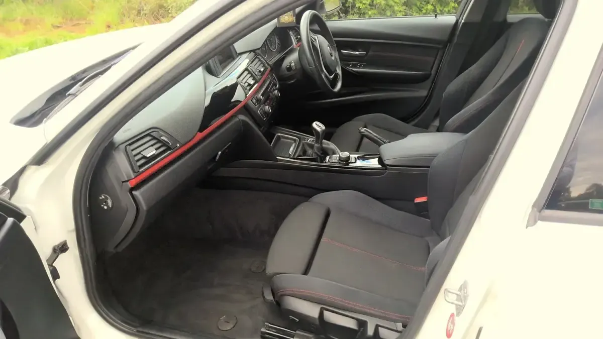 Used BMW 318 Sport Line 143 HP (105 kW) 2014 White Sedan