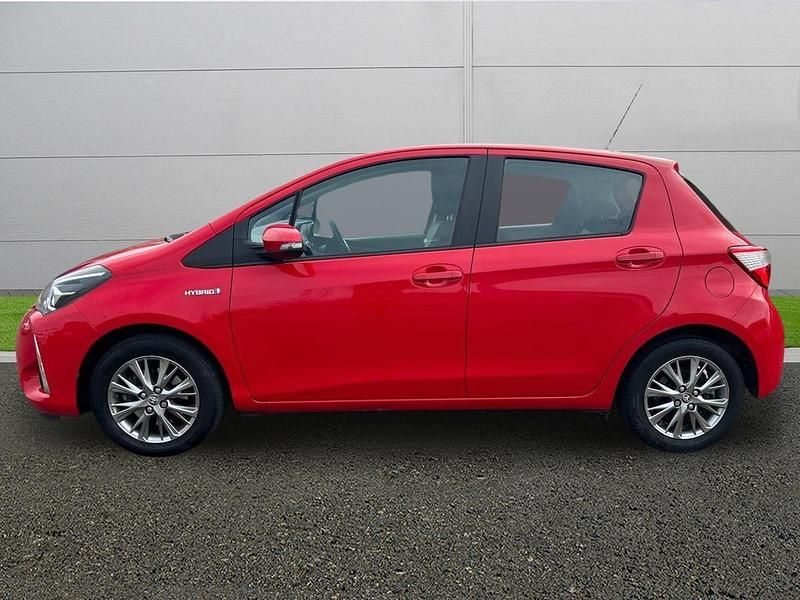 Used Toyota Yaris Hybrid 2018 Red Hatchback