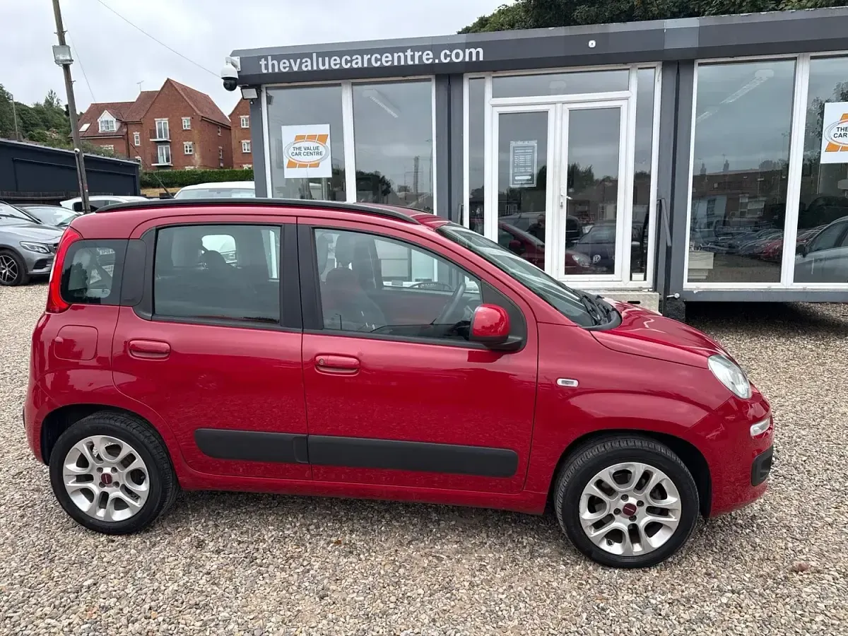 Used Fiat Panda Lounge 85 HP (62 kW) 2016 Red Hatchback