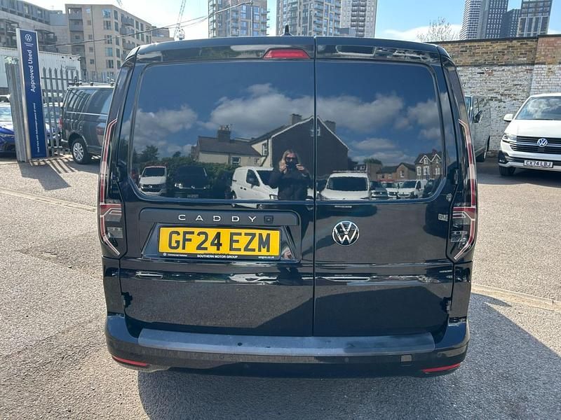 Usado VW Caddy Pro 114 HP (83 kW) 2024 Preto Monovolume