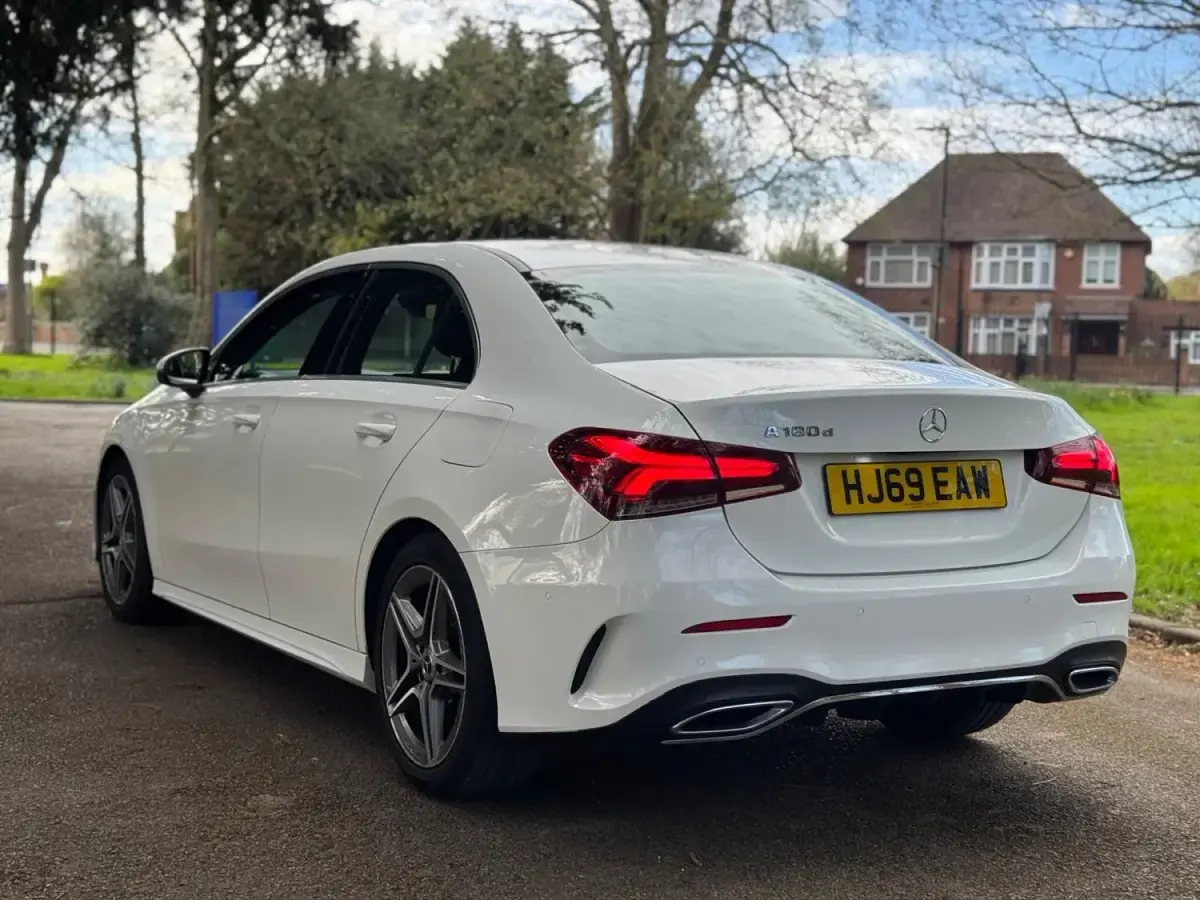 Usado Mercedes A180 Executive 116 HP (85 kW) 2019 Branco Sedan