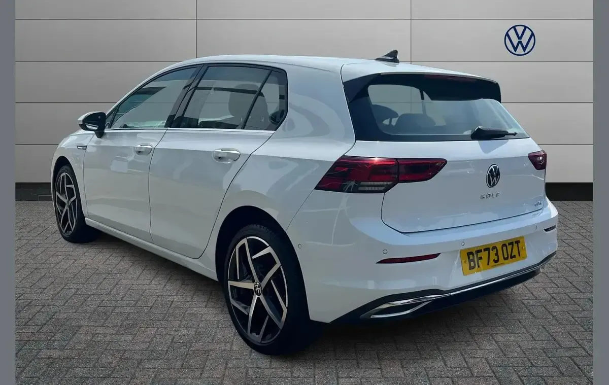Used VW Golf VIII Style 128 HP (94 kW) 2023 White Hatchback